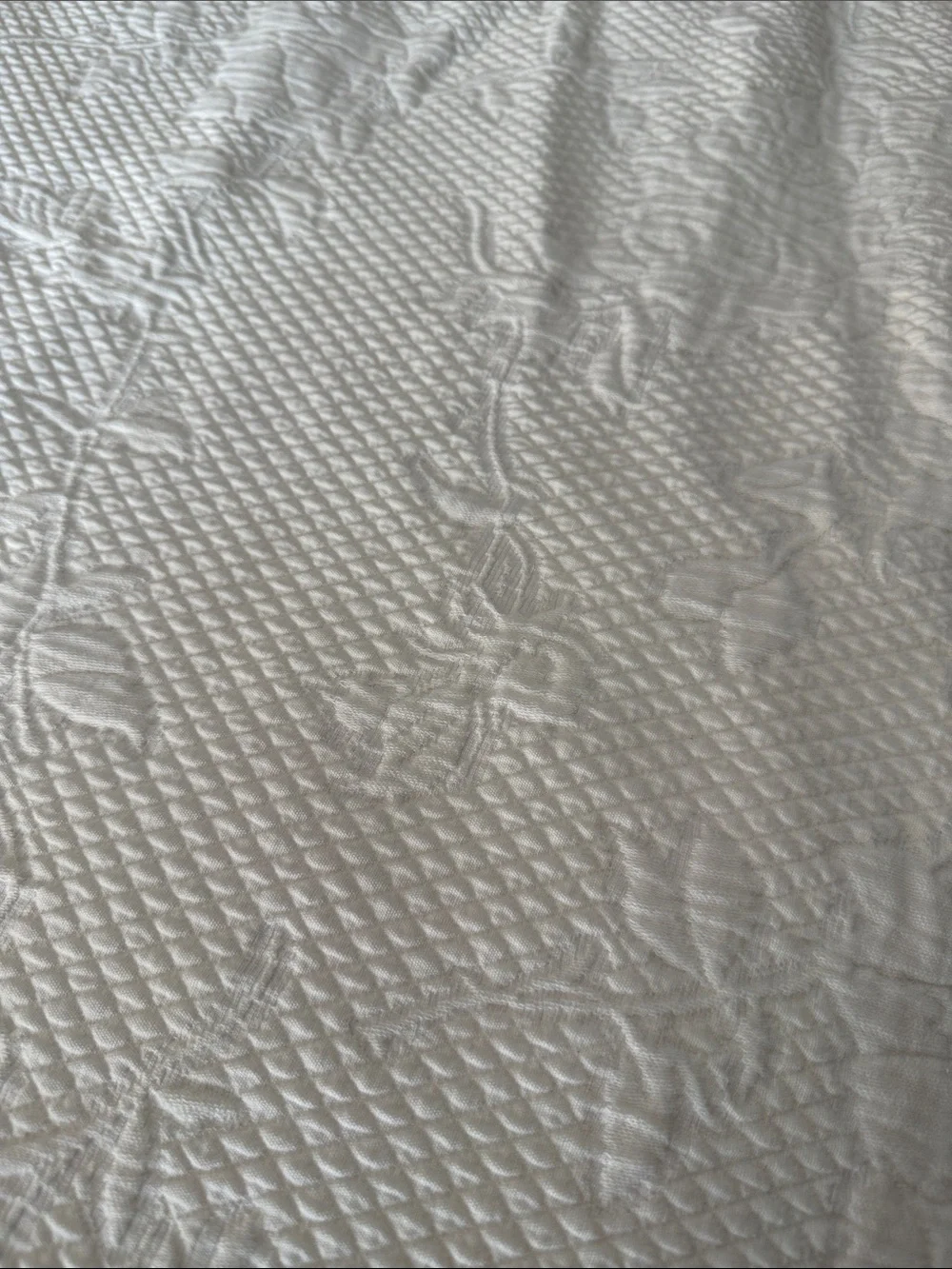 The Company Store White Quilted Bedspread Scalloped Edge coverlet Queen